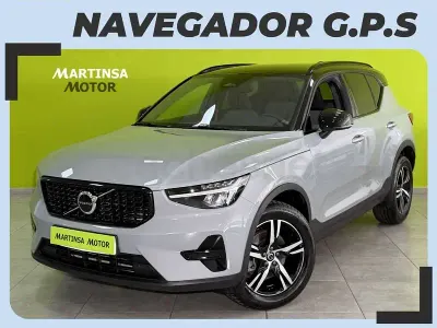 Usado Volvo XC40 Plus 163 CV (119 kW) 2024 Gris / plata SUV