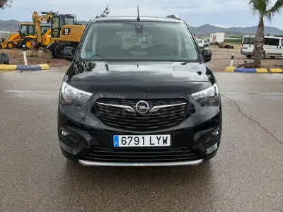 Usado Opel Combo Life Edition+ 102 CV (75 kW) 2022 Negro Monovolumen