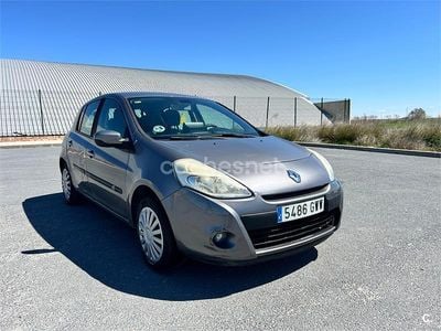 Usado Renault Clio II Authentique 70 CV (51 kW) 2010 Gris / plata Berlina