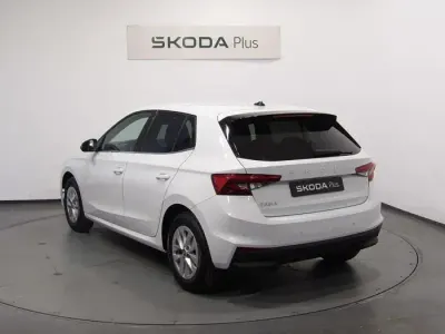 Usado Skoda Fabia Selection 95 CV (69 kW) 2025 Blanco Utilitario