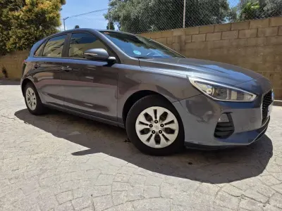 Usado Hyundai i30 120 CV (88 kW) 2017 Gris Utilitario