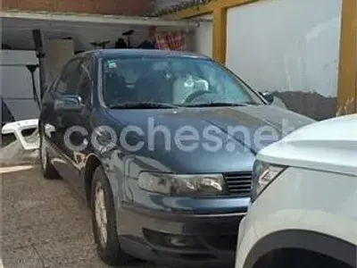 Usado Seat Leon Sport 110 CV (80 kW) 2001 Negro Utilitario