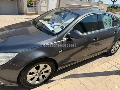 Usado Opel Insignia Essentia 130 CV (95 kW) 2009 Gris / plata Berlina