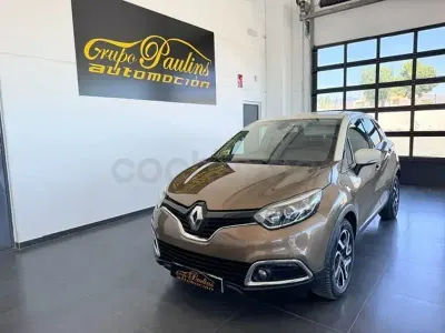 Usado Renault Captur Zen 110 CV (80 kW) 2016 Marrón SUV