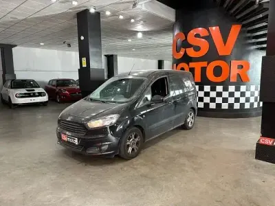 Begagnad Ford Tourneo Courier 100 HK (73 kW) 2018 Svart Minibuss