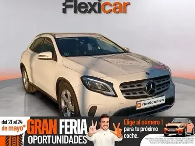 Käytetty Mercedes GLA220 170 HP (125 kW) 2018 Valkoinen Katumaasturi