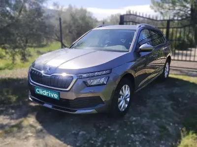 Usado Skoda Kamiq Style 116 CV (85 kW) 2022 Gris SUV