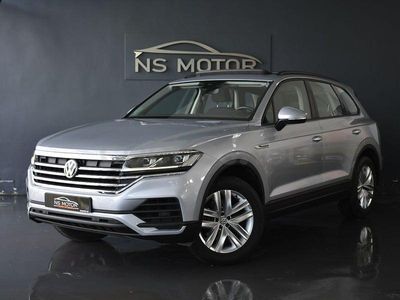 Usado VW Touareg Pure 231 CV (169 kW) 2018 Gris / plata SUV