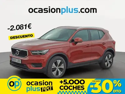 Begagnad Volvo XC40 Momentum 163 HK (119 kW) 2021 Röd SUV
