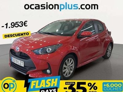 Usado Toyota Yaris Hybrid Active 116 CV (85 kW) 2022 Rojo Utilitario