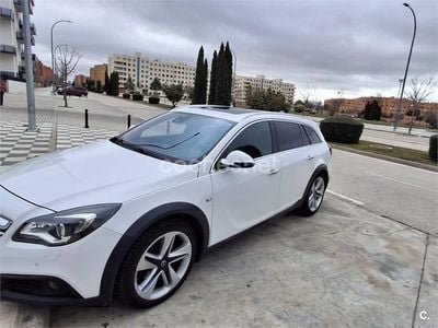 Usado Opel Insignia Country Tourer 195 CV (143 kW) 2014 Blanco Familiar