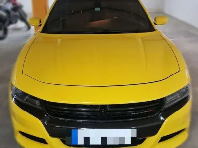Usado Dodge Charger 485 CV (356 kW) 2017 Amarillo Berlina