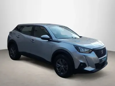 Usado Peugeot 2008 Active 101 CV (74 kW) 2021 Gris SUV