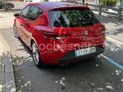 Usado Seat Leon Style 150 CV (110 kW) 2014 Rojo Berlina