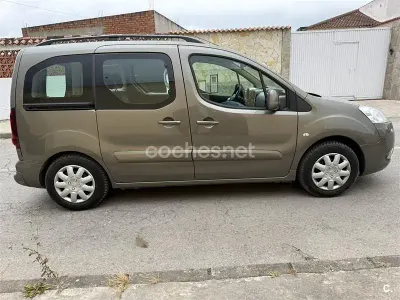 Usado Peugeot Partner Tepee Active 92 CV (67 kW) 2013 Marrón Monovolumen