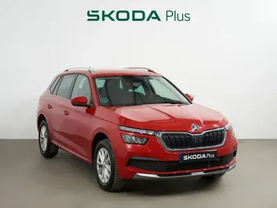 Usado Skoda Kamiq Ambition 110 CV (80 kW) 2024 Rojo velvet metalizada SUV