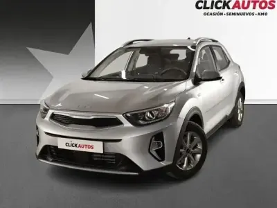 Usado Kia Stonic Active 79 CV (58 kW) 2025 Plateado SUV