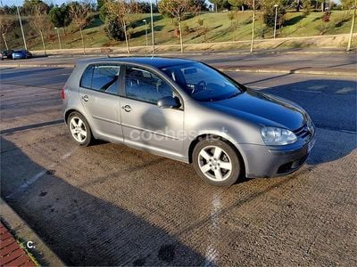 Usado VW Golf V Highline 140 CV (102 kW) 2007 Gris / plata Berlina