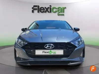 Usado Hyundai i20 100 CV (73 kW) 2020 Gris Utilitario