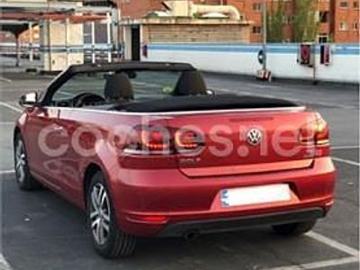 Usado VW Golf Cabriolet 105 CV (77 kW) 2012 Granate Descapotable