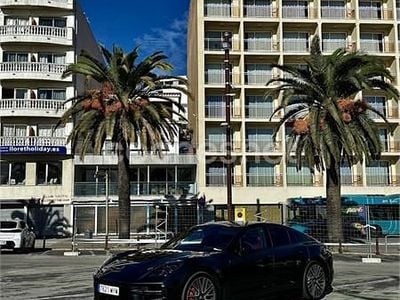 Usado Porsche Panamera 544 CV (400 kW) 2025 Gris / plata Utilitario