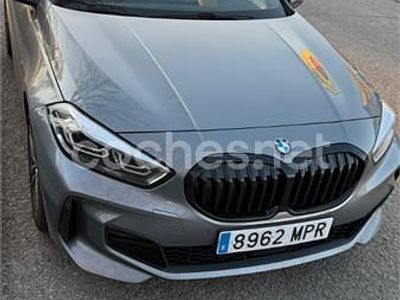 Usado BMW 118 150 CV (110 kW) 2024 Gris / plata Utilitario