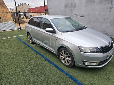 Gris / plata Usado 2014 Skoda 105 Elegance Berlina | 7999 €
