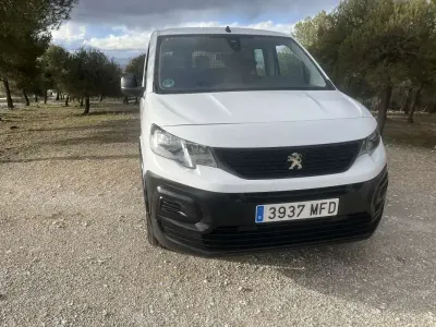 Usado Peugeot Rifter Business-Line 102 CV (75 kW) 2023 Blanco Monovolumen