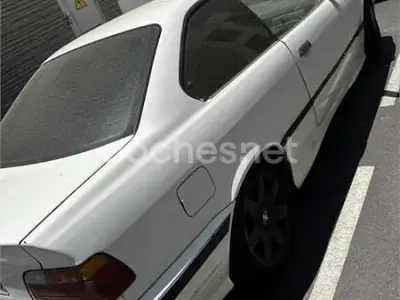 Usado BMW 318 140 CV (102 kW) 1992 Blanco Coupe