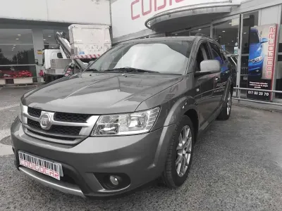 Usado Fiat Freemont Urban 170 CV (125 kW) 2012 Gris SUV