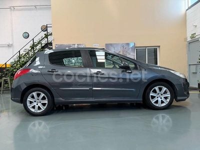 Usado Peugeot 308 Sportium 90 CV (66 kW) 2010 Gris / plata Berlina
