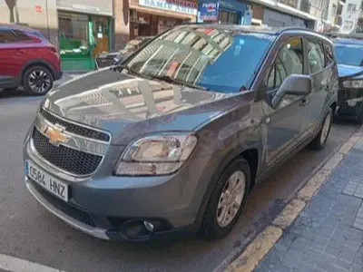 Usado Chevrolet Orlando LT 130 CV (95 kW) 2013 Gris / plata Monovolumen