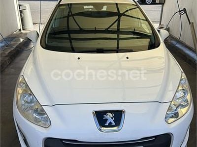 Usado Peugeot 308 Business-Line 92 CV (67 kW) 2012 Blanco Berlina