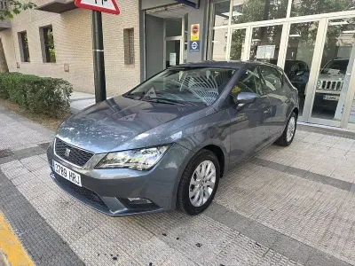 Usado Seat Leon Style 105 CV (77 kW) 2013 Gris / plata Berlina