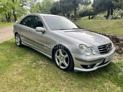 Usado Mercedes C320 Elegance 224 CV (164 kW) 2005 Gris / plata Berlina