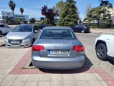 Usado Audi A4 140 CV (102 kW) 2005 Gris / plata Berlina