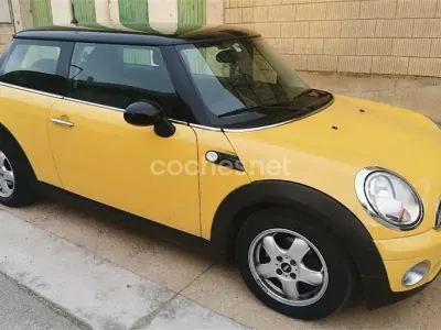 Usado Mini ONE 90 CV (66 kW) 2008 Amarillo Utilitario