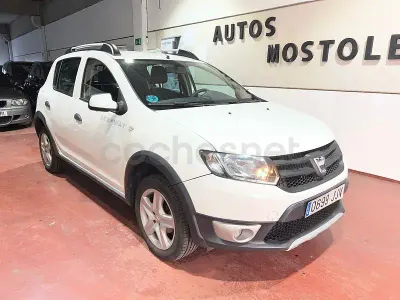Usado Dacia Sandero Stepway 90 CV (66 kW) 2015 Blanco Berlina
