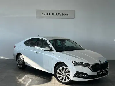 Usado Skoda Octavia Selection 204 CV (150 kW) 2025 Blanco Berlina