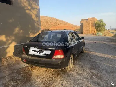 Usado Hyundai Accent GLS 90 CV (66 kW) 2000 Azul Berlina