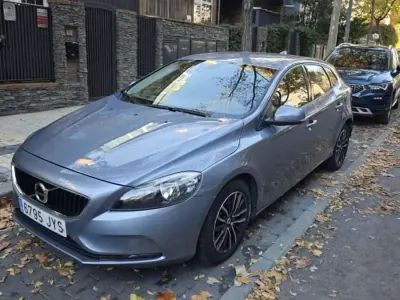 Usado Volvo V40 Inscription 122 CV (89 kW) 2017 Azul Utilitario