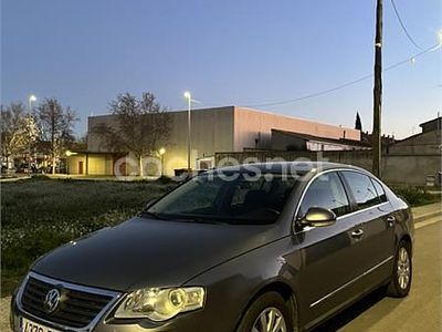 Usado VW Passat Trendline 105 CV (77 kW) 2005 Gris / plata Berlina