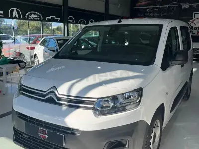 Usado Citroën Berlingo Live 102 CV (75 kW) 2020 Blanco Monovolumen