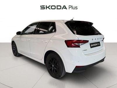 Usado Skoda Fabia Selection 95 CV (69 kW) 2025 Blanco Utilitario
