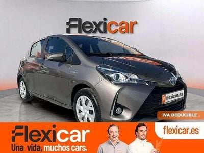 Usado Toyota Yaris Hybrid Active 99 CV (72 kW) 2019 Marrón Utilitario