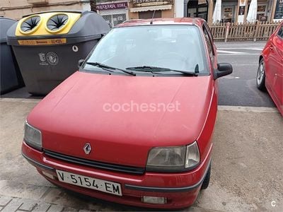 Usado Renault Clio 80 CV (58 kW) 1993 Rojo Berlina