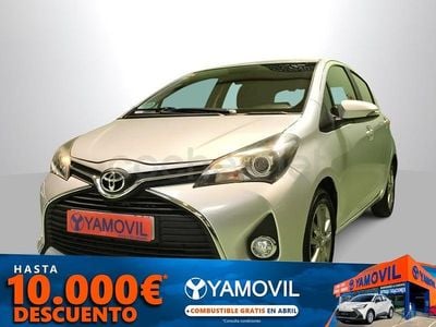 Usado Toyota Yaris Active 99 CV (72 kW) 2015 Plateado Utilitario