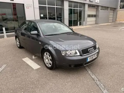 Begagnad Audi A4 163 HK (119 kW) 2003 Grå Sedan