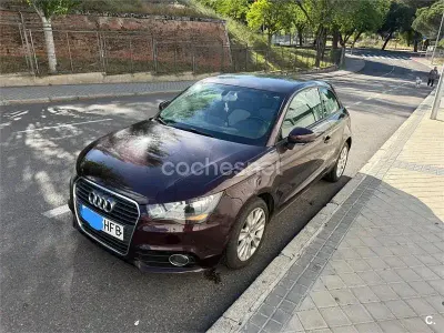 Usado Audi A1 Attraction 105 CV (77 kW) 2011 Violeta / lila Utilitario