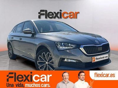Usado Skoda Scala Ambition 110 CV (80 kW) 2022 Gris Utilitario